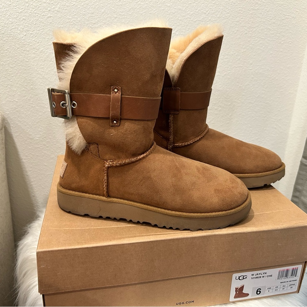 UGG Australia Jaylyn Chestnut Twinface Sheepskin Boots Size 6